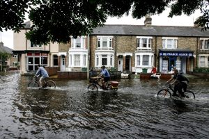 oxford-flood-cyclists-street-300x200.jpg