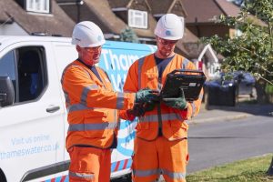 thames-water-engineers-assessing-leaks-300x200.jpg